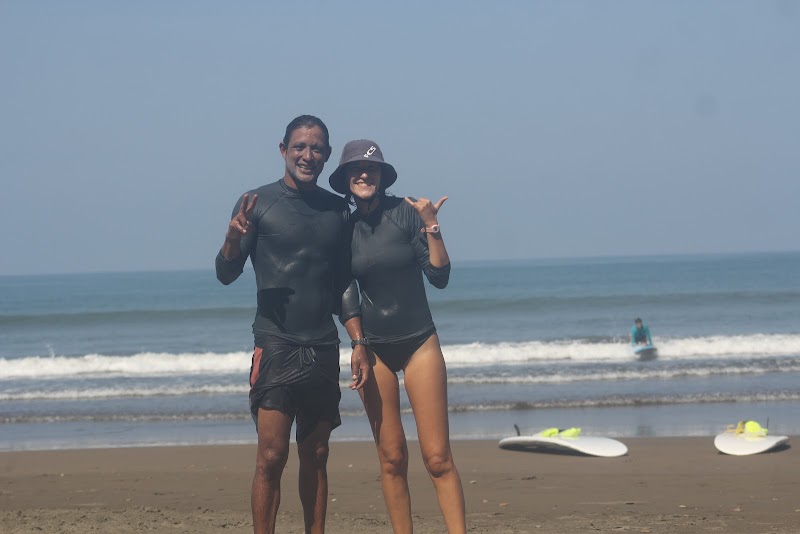 Todo Sano Surf School in Dominical