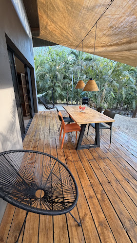 Arbol de vida Villas . 2 Tropical villas close to the beach and on the edge of the national park.