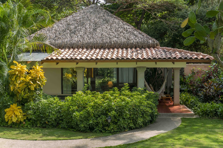 Capitán Suizo Beachfront Boutique Hotel