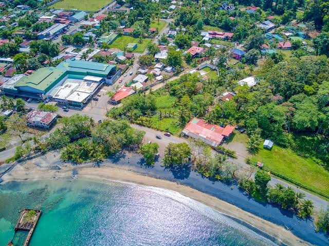 Eco-friendly 1 bedroom 300 Mts from beach and town
