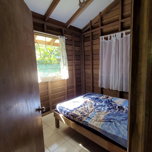 Una cabaña purple apartment