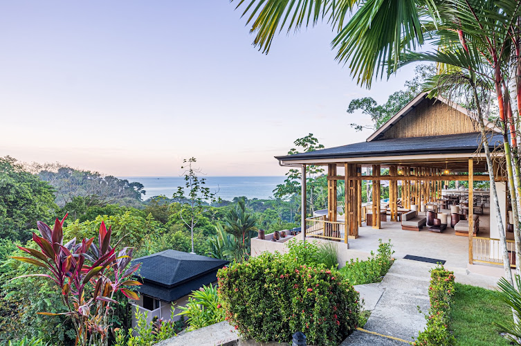 Tiki Villas Rainforest Lodge & Spa