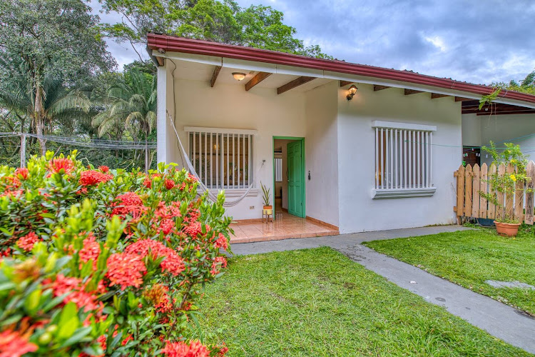 Tropical Camas Surf Houses