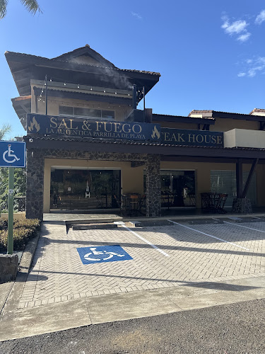 Steak House Sal y Fuego Playa Hermosa