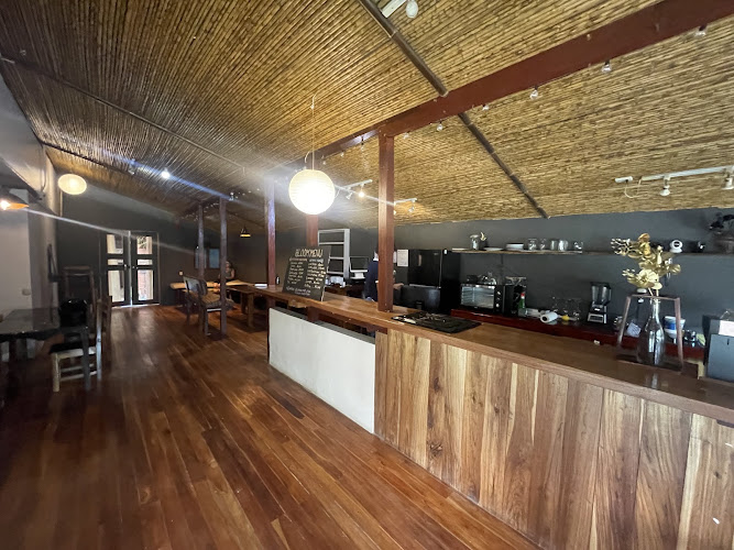 Bloom Cafe & Donas