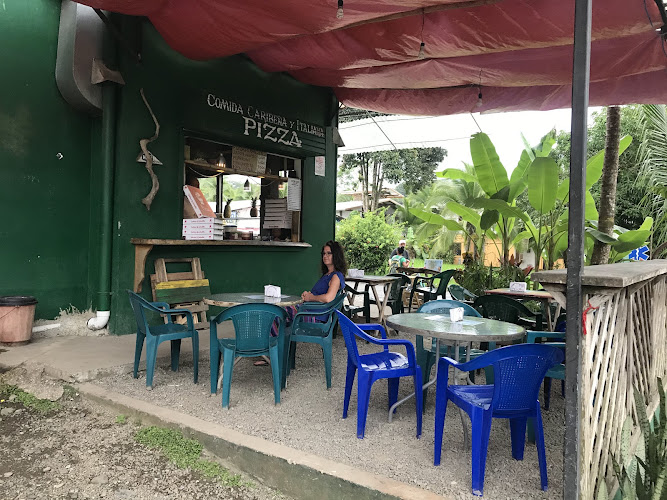 Comida Caribeña Y Italiana Pizza