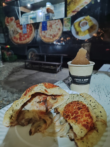 Mega Pizza Puerto Viejo Food Truck