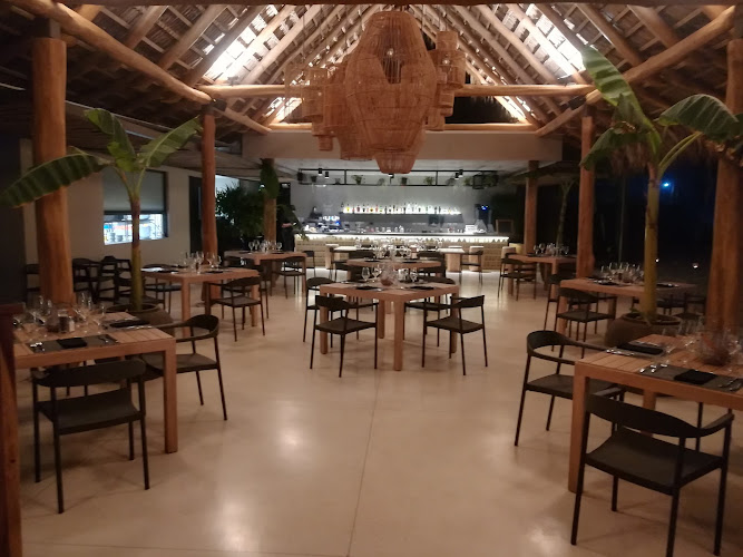 Manzú a Beachfront Restaurant
