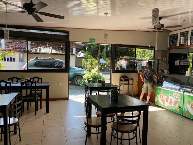 Que Tuanis Café