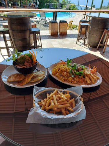 Tropical 32 bar y restaurante